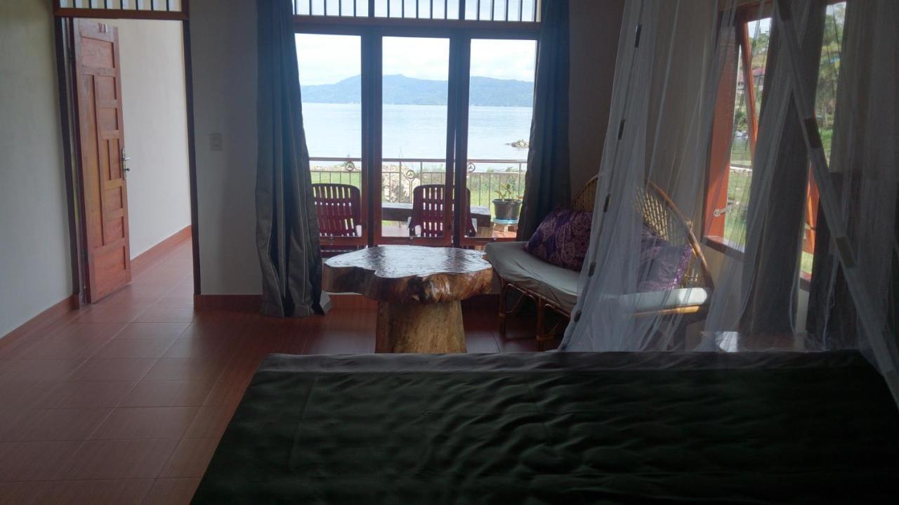Toba Sunset Bed and Breakfast Tuk Tuk Exteriör bild