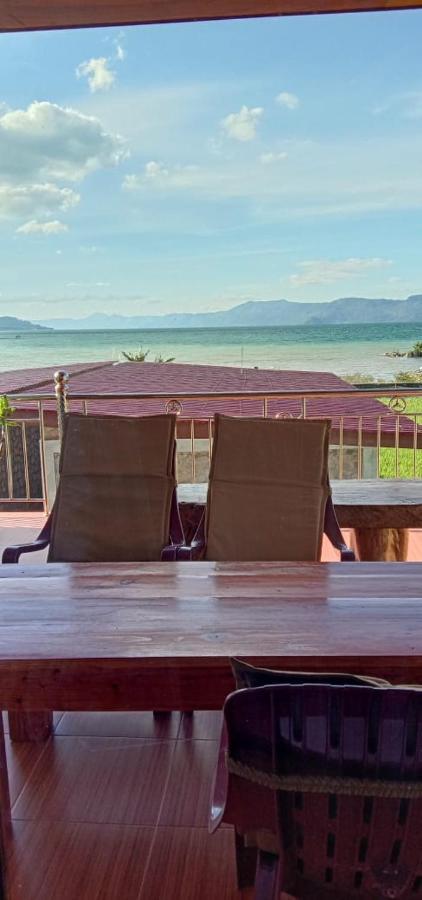 Toba Sunset Bed and Breakfast Tuk Tuk Exteriör bild